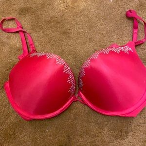 Victoria’s Secret bombshell bra